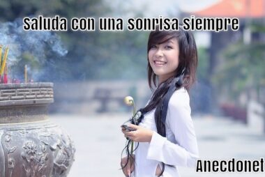 Saluda con una sonrisa siempre