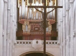 cristo cruz almudena catedral 5