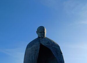 Estatua del Papa Juan Pablo II por Oliviero Rainaldi