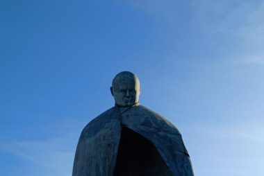 Estatua del Papa Juan Pablo II por Oliviero Rainaldi