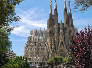 sagrada-familia-552084_640