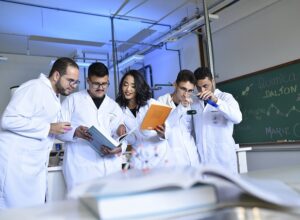 teachers-5499190_640