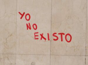 yo-no-existo-pared